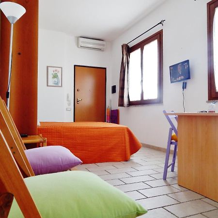 Lovely Studio In Pula Habitación foto