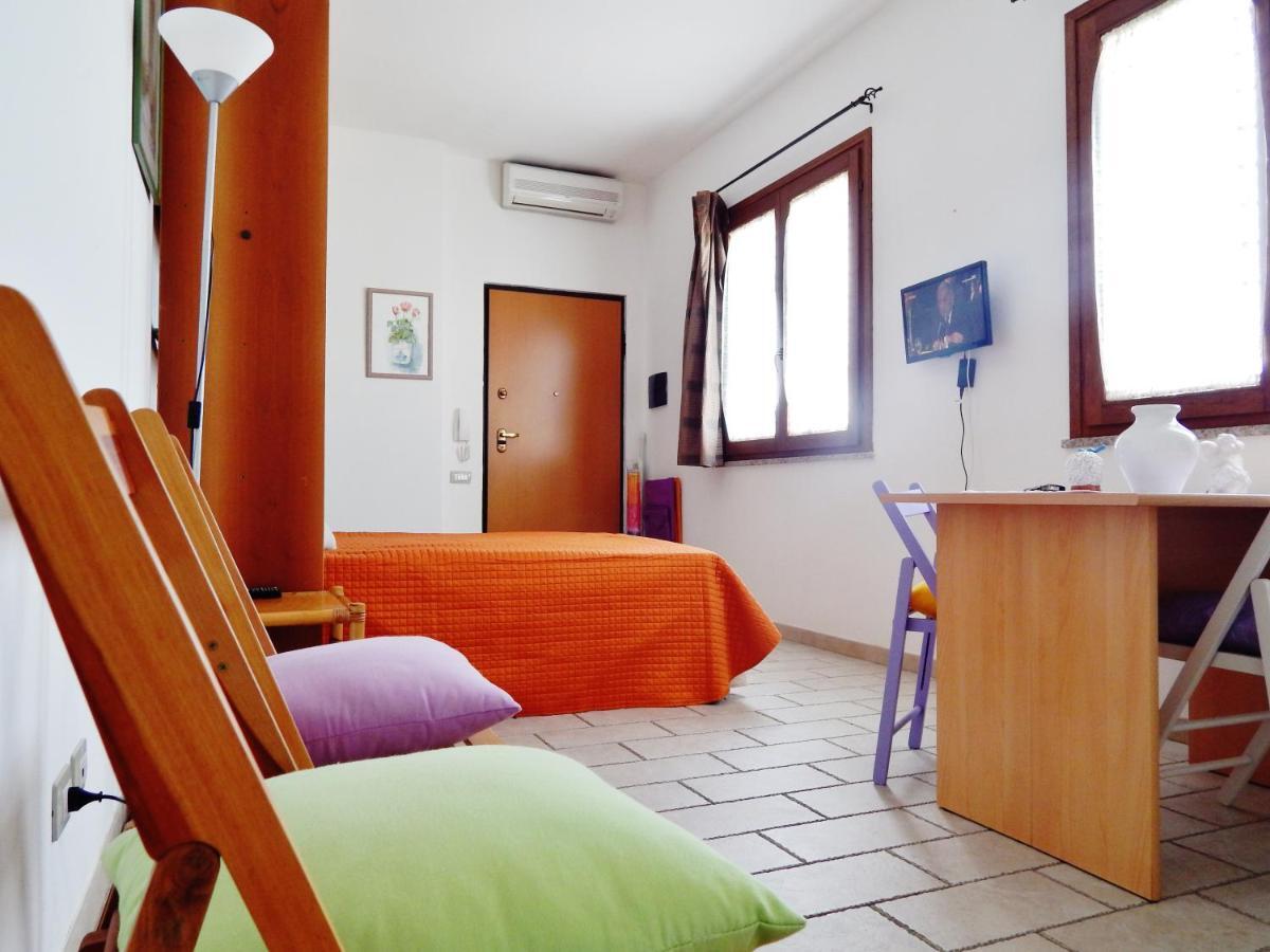 Lovely Studio In Pula Habitación foto
